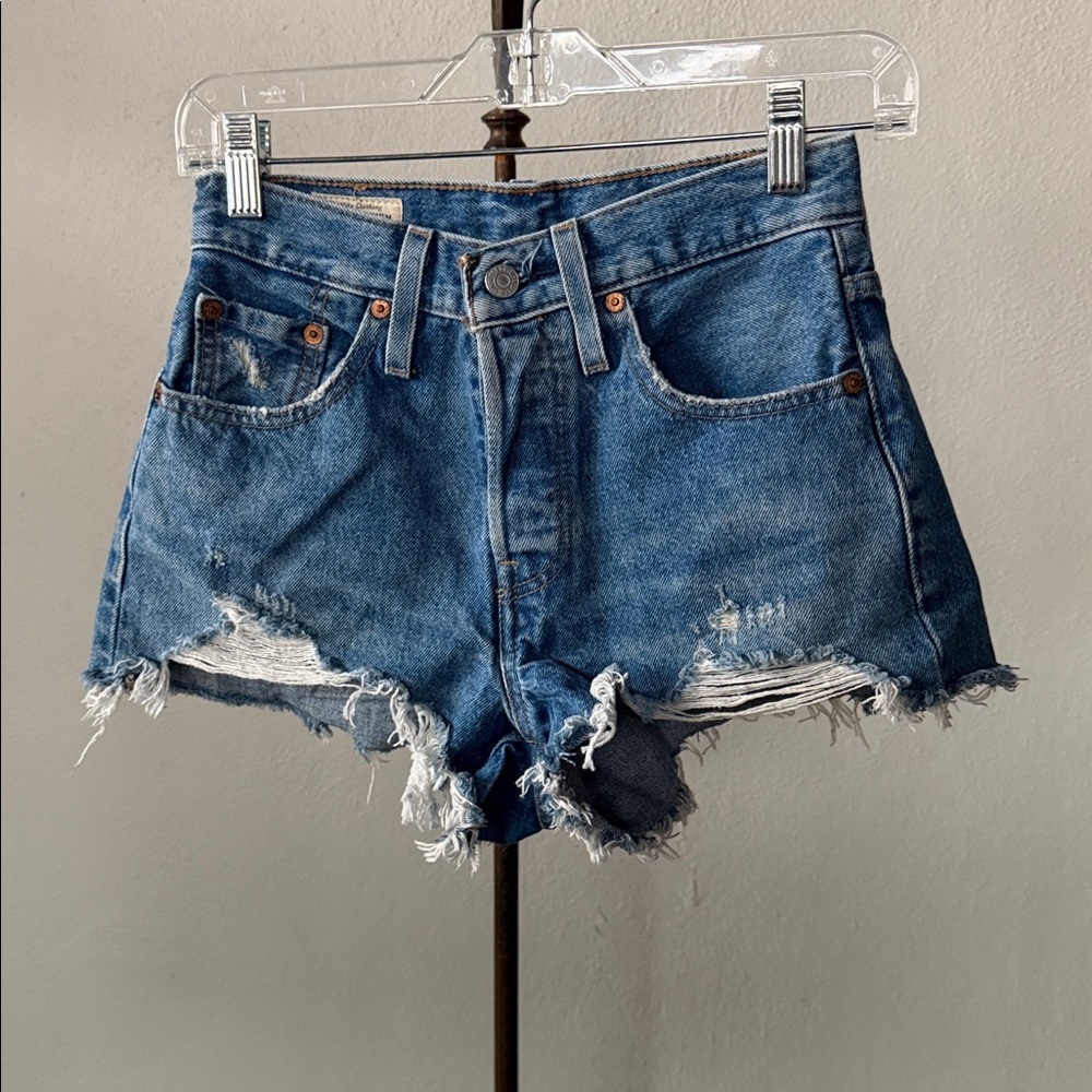 Levi’s 501 Cutoff Denim Shorts Womens 24 - Picture 2 of 3